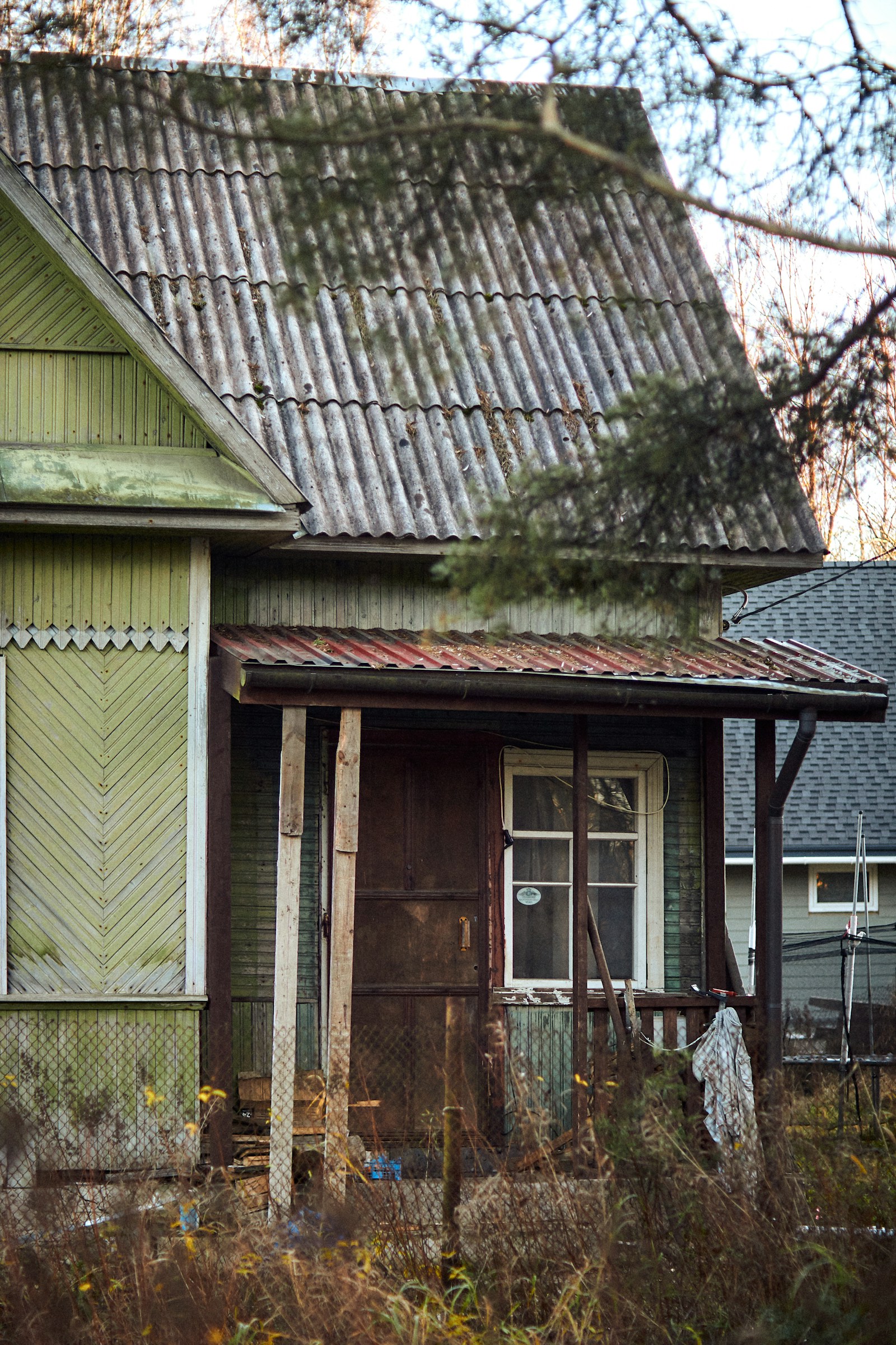 Aging worn roof before replacement